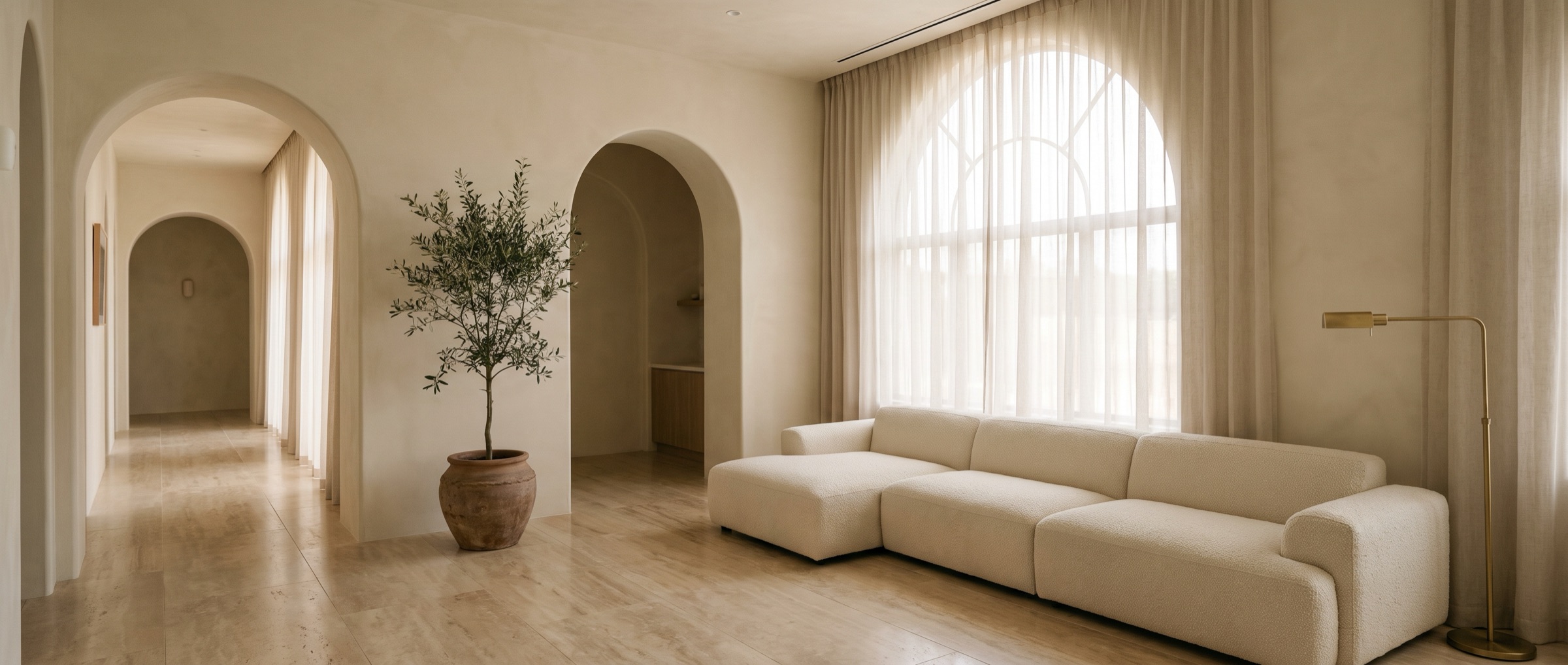 Interiorul clinicii de longevity Chez Vitalie din București — spațiu luminos în tonuri crem