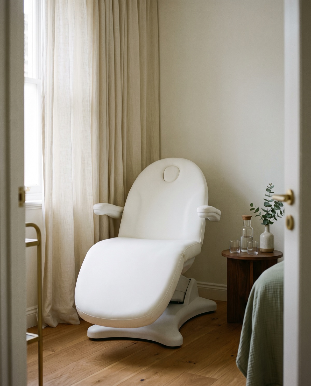 Pelvic Floor Chair — Tonifiere a planșeului pelvin, fără efort și complet îmbrăcat, Chez Vitalie București